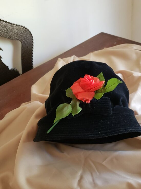 VINTAGE BLACK VELVET CLOCHE HAT WITH FLOWER ACCENTS main image 6